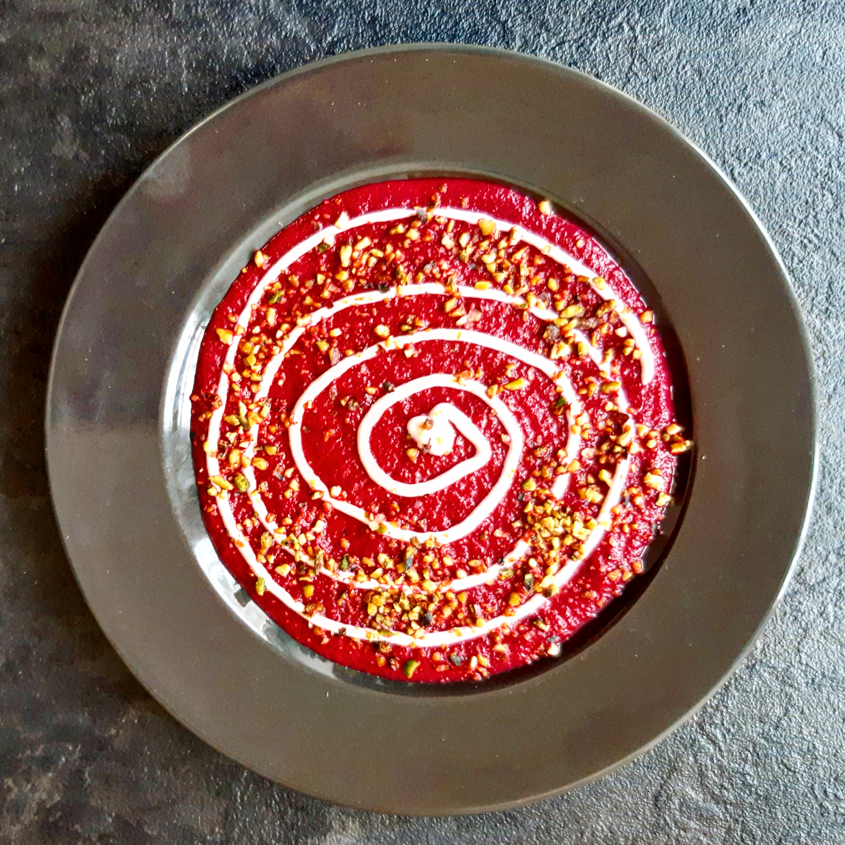 VELLUTATA DI BARBABIETOLA CON RICOTTA E PISTACCHI