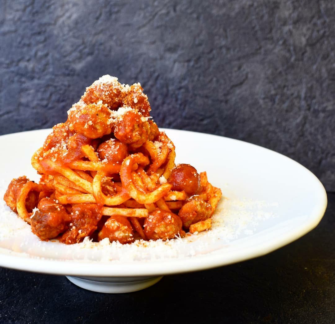 SPAGHETTI ALLA CHITARRA CON SUGO CON LE “PALLOTTINE” – RICETTA TIPICA ABRUZZESE